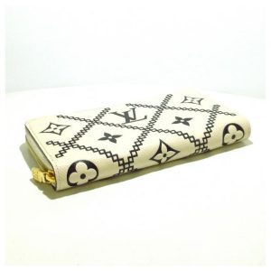 Louis Vuitton zippy wallet