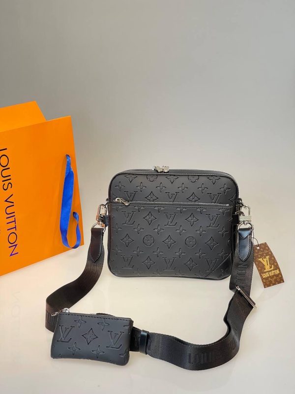 Trio Messenger Damier Graphite Canvas Black Handbag - Image 5