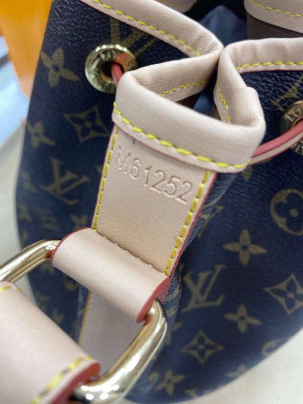 Louis Vuitton NeoNeo Crossbody Bucket Bag For Women - Image 8