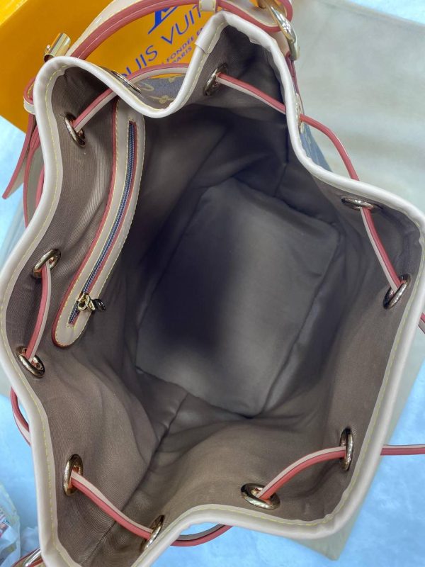 Louis Vuitton NeoNeo Crossbody Bucket Bag For Women - Image 6