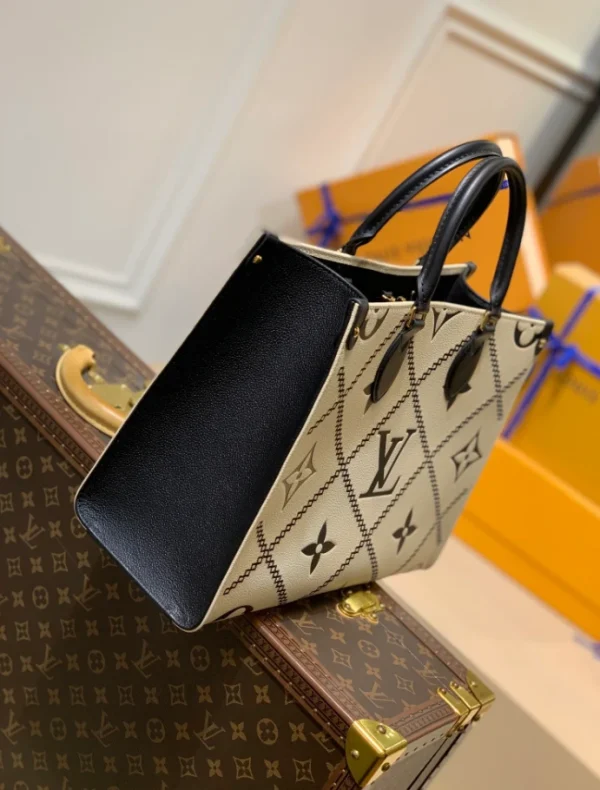 Louis Vuitton Arizona Empreinte Giant Monogram OnTheGo - Image 4